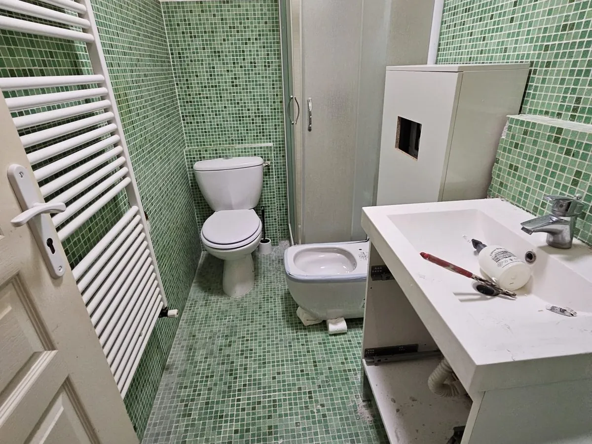 Salle de bain rénovée — avant